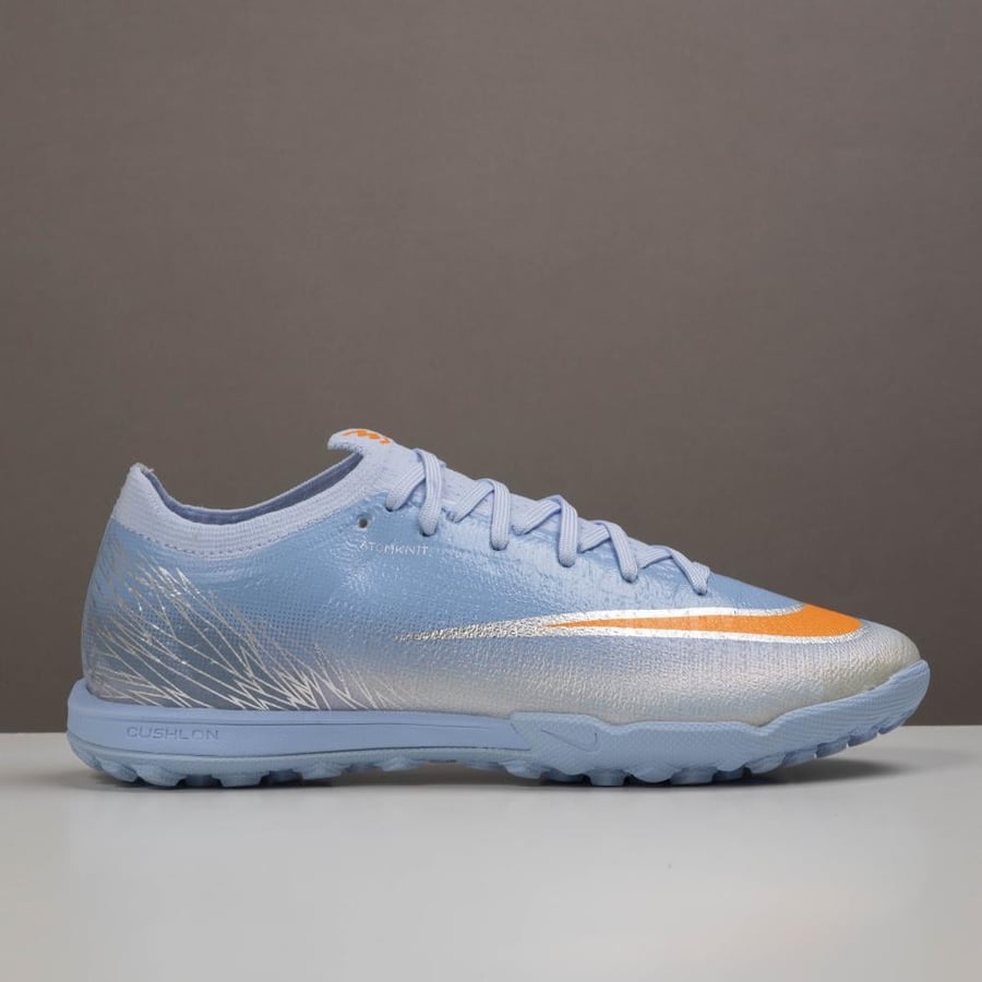 جزمة كرة قدم Nike