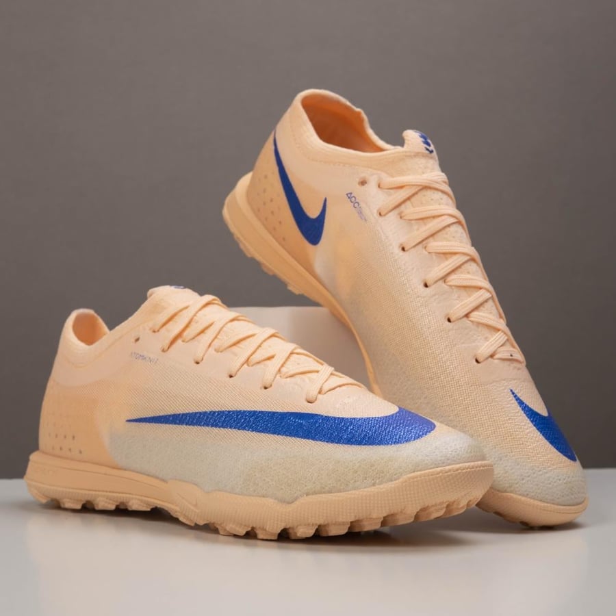 جزمة كرة قدم Nike