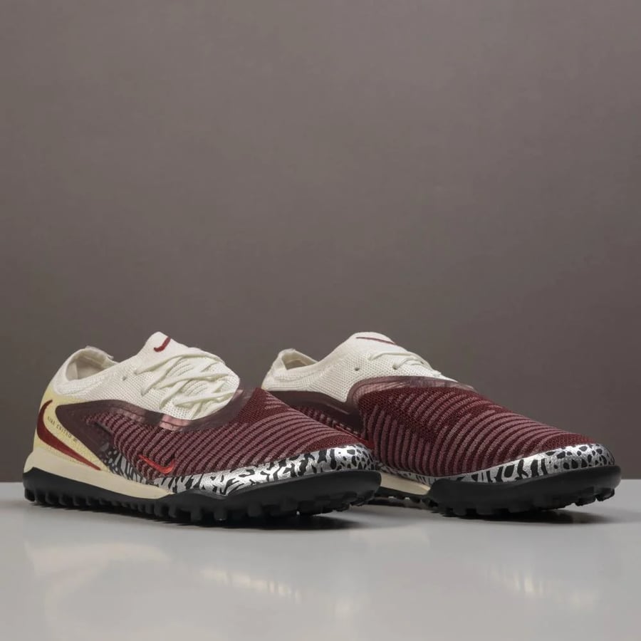 جزمة كرة قدم اطفال  Nike