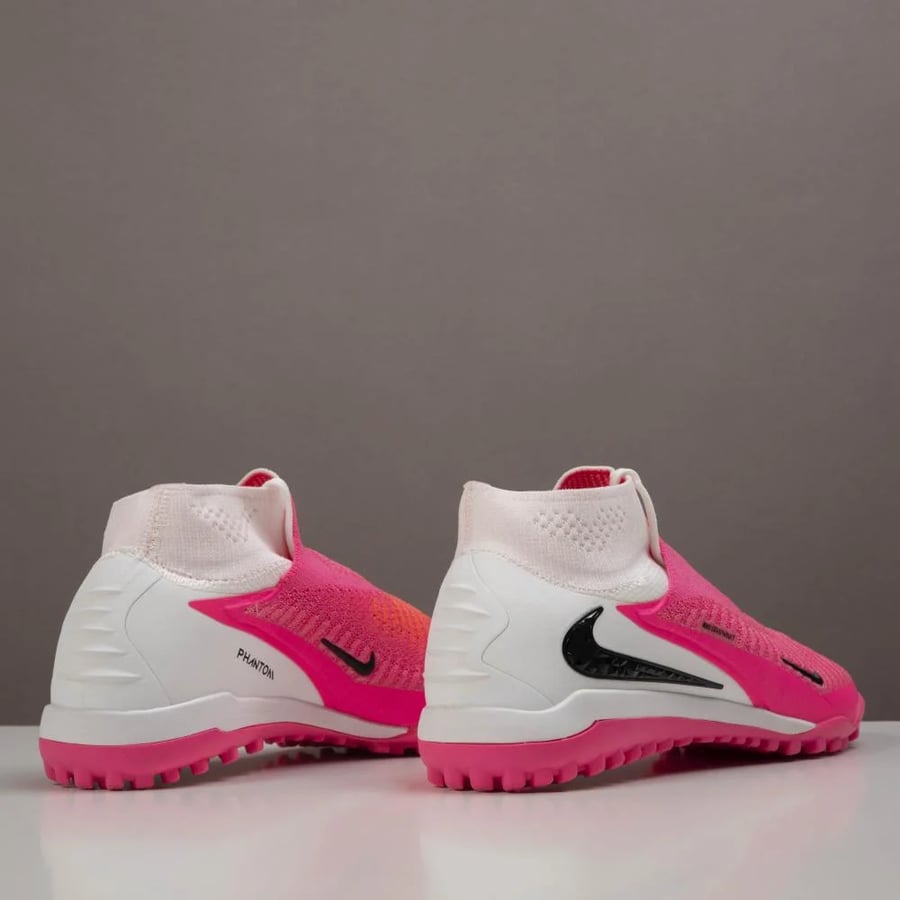 جزمة كرة قدم Nike