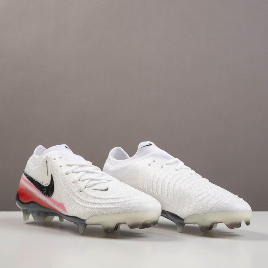جزمة كرة قدم Nike
