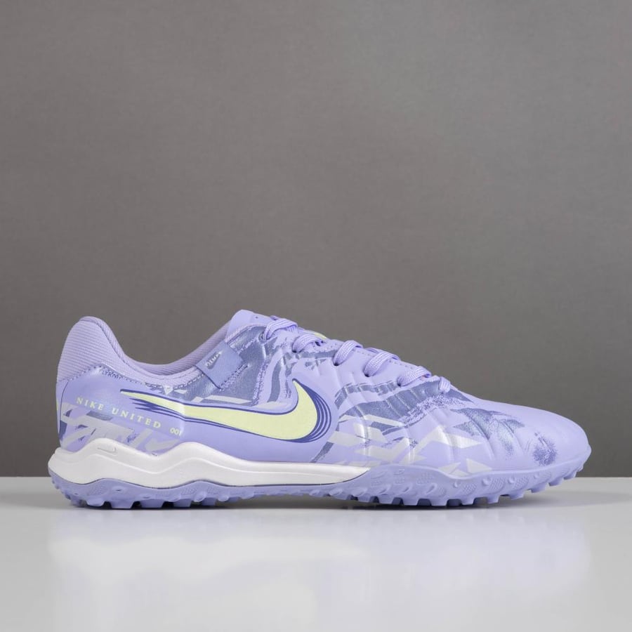 جزمة كرة قدم Nike