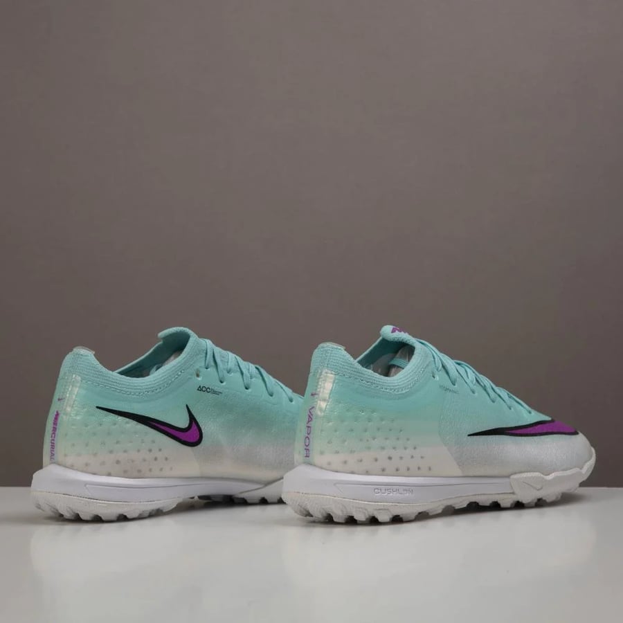 جزمة كرة قدم Nike