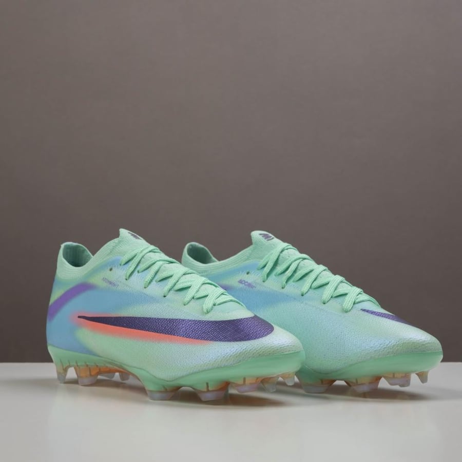 جزمة كرة قدم اطفال  Nike