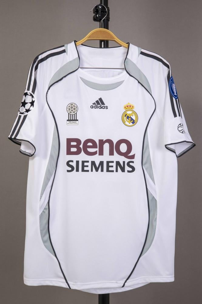 طقم ريال مدريد الكلاسيكي 2006/2007
