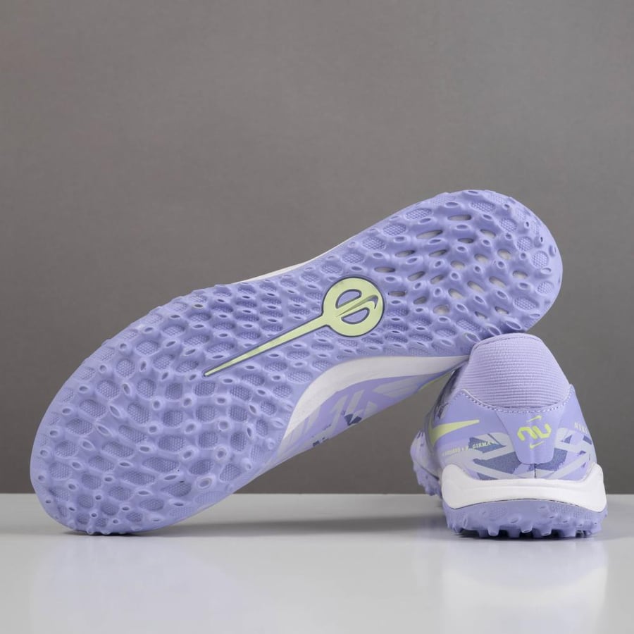 جزمة كرة قدم Nike
