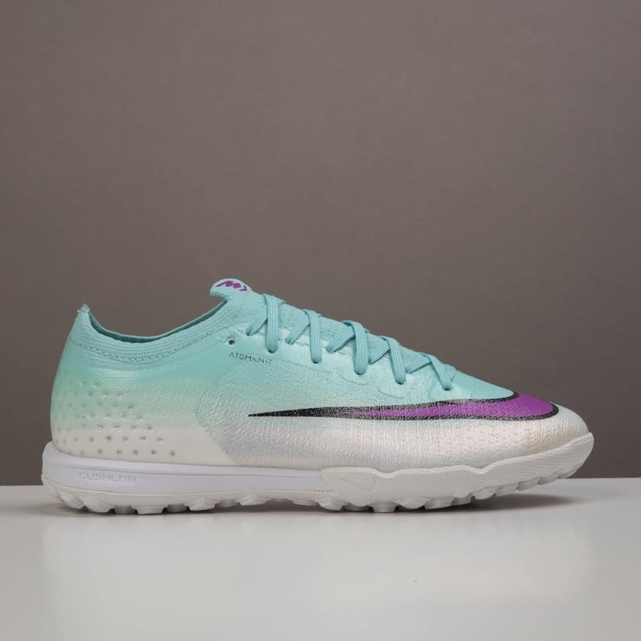 جزمة كرة قدم Nike