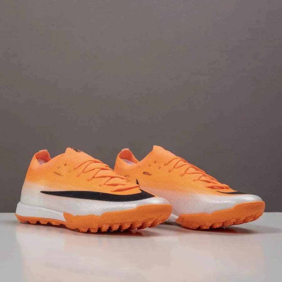 جزمة كرة قدم اطفال  Nike