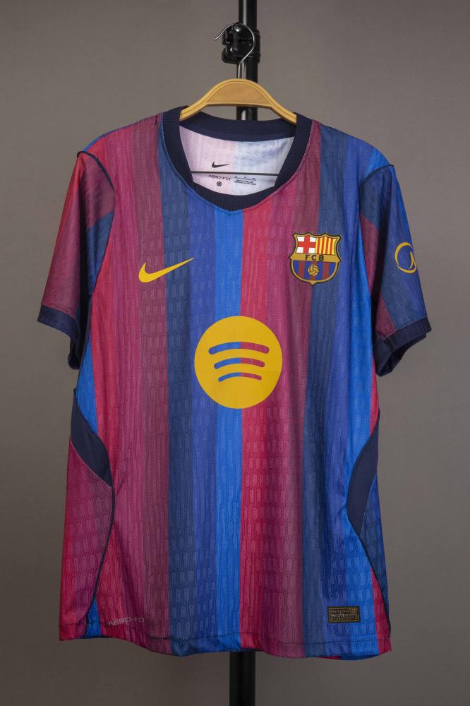 قميص برشلونة الاساسي 2026/2027
