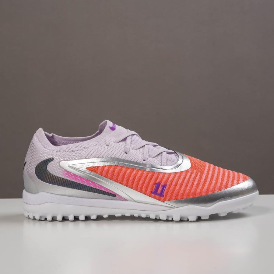 جزمة كرة قدم Nike