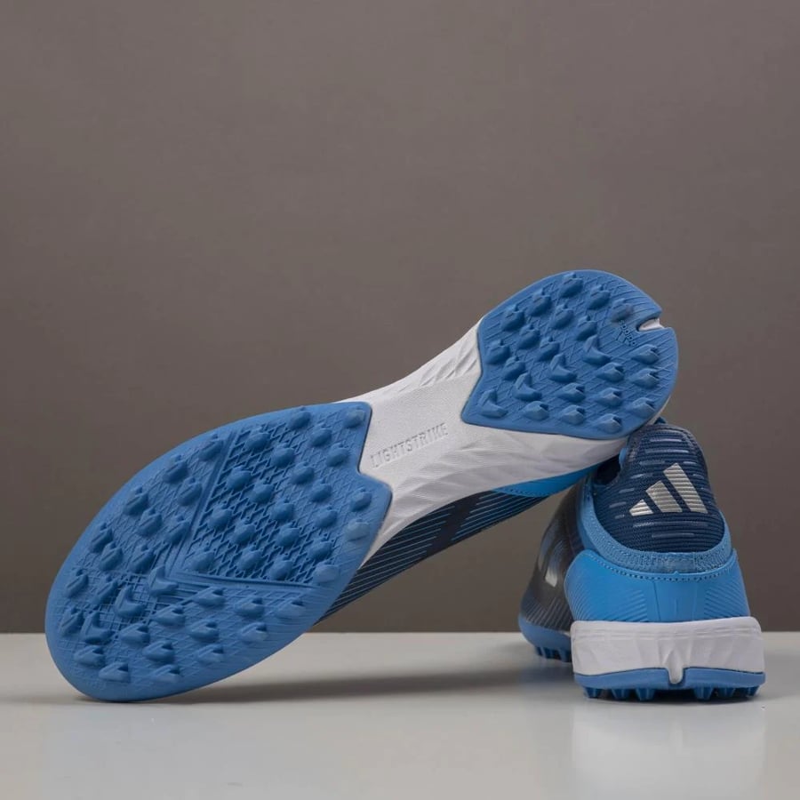 جزمة كرة قدم Adidas