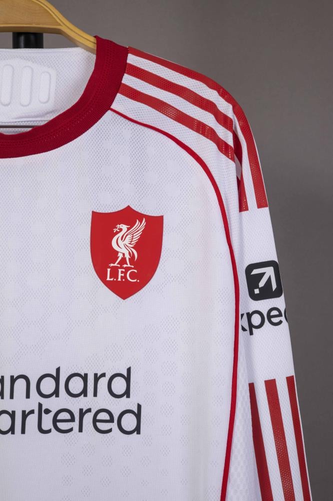 طقم ليفربول الاحتياطي 2025/2026 كم طويل
