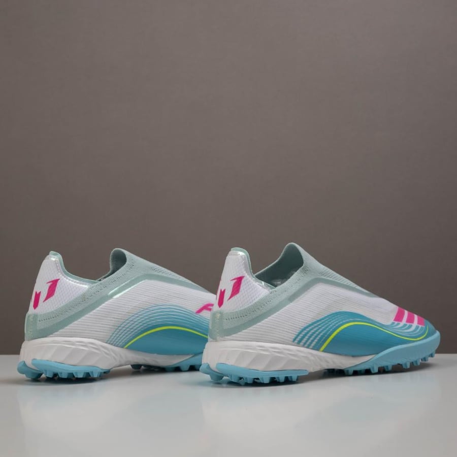 جزمة كرة قدم Adidas