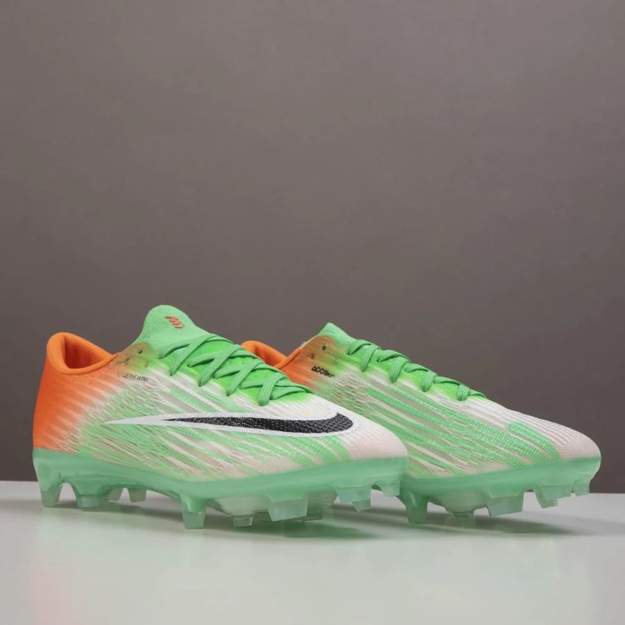 جزمة كرة قدم اطفال  Nike