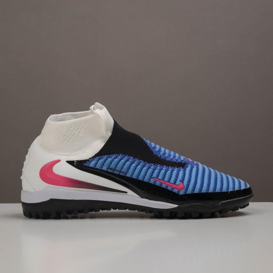 جزمة كرة قدم Nike