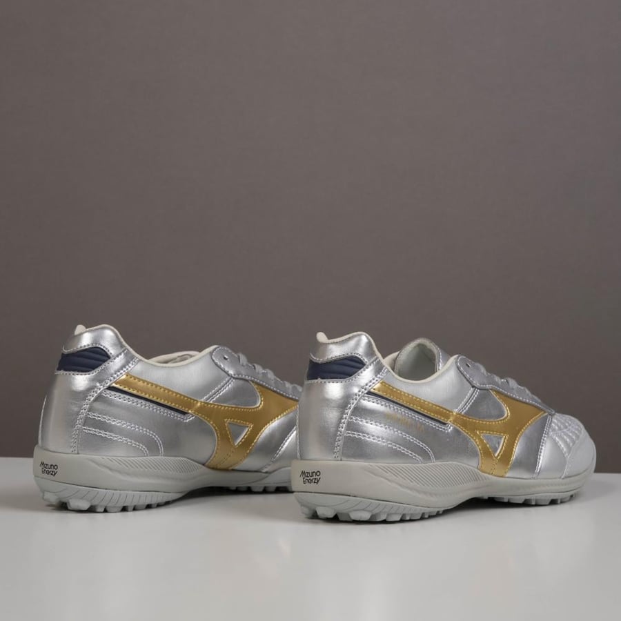 جزمة كرة قدم Mizuno
