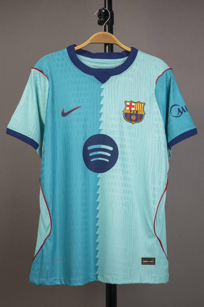 قميص برشلونة الاحتياطي2026/2027