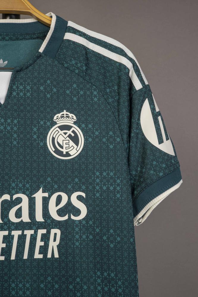 قميص ريال مدريد الاحتياطي2026/2027