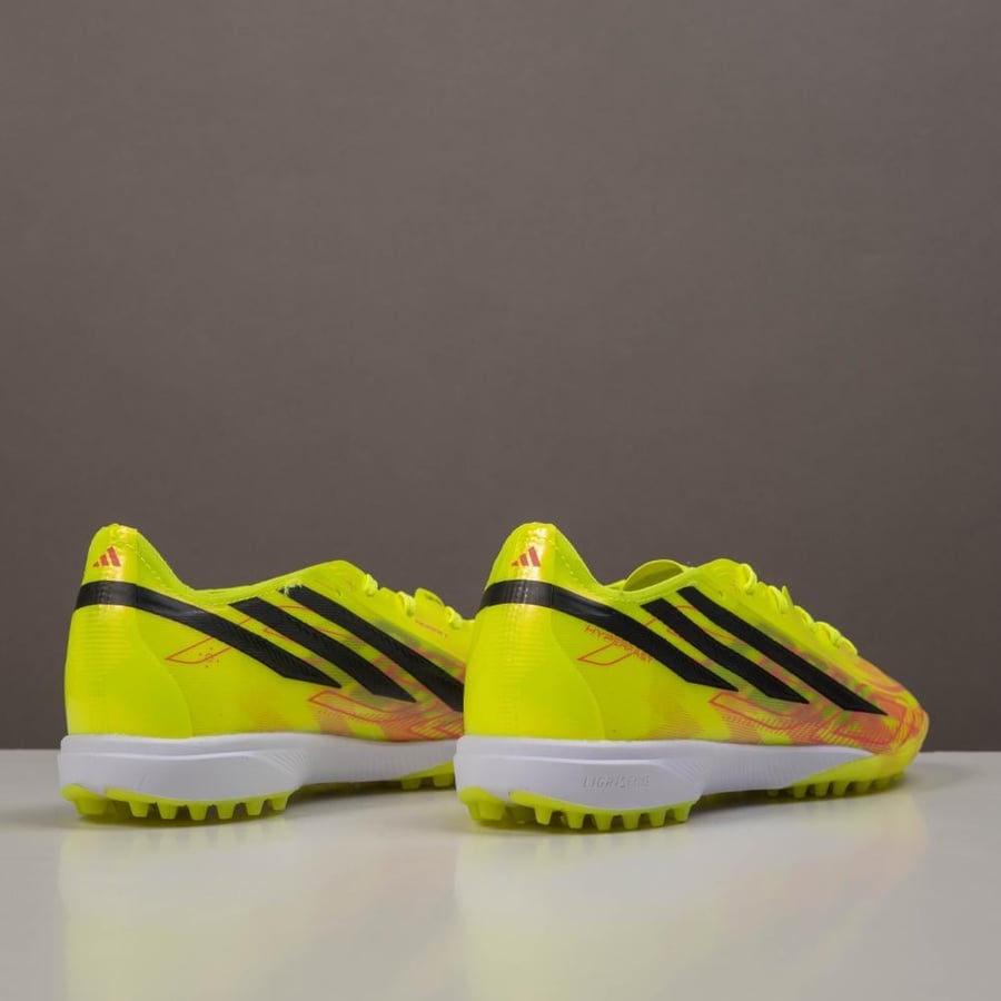 جزمة كرة قدم اطفال Adidas