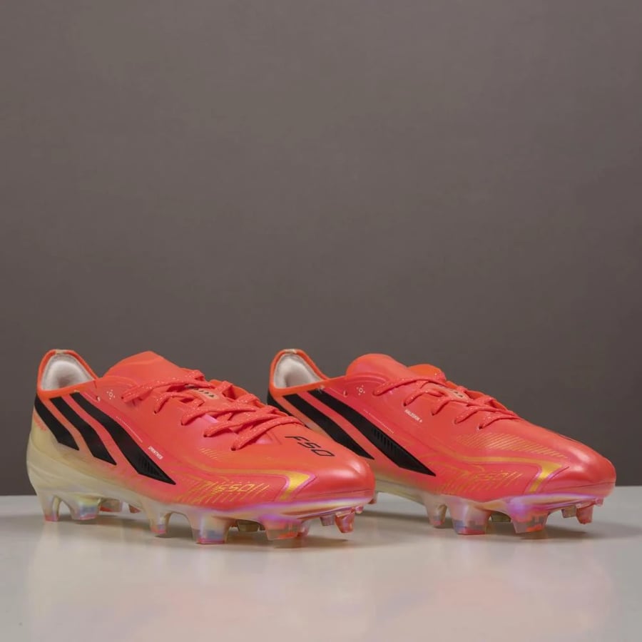 جزمة كرة قدم  Adidas