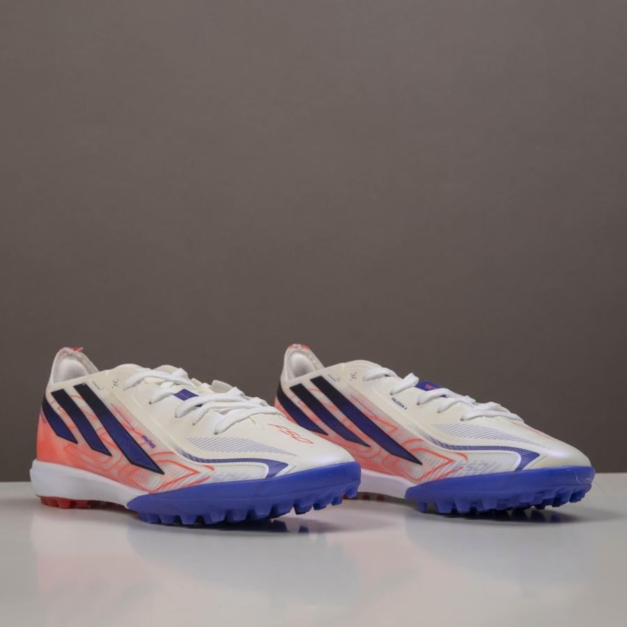 جزمة كرة قدم اطفال Adidas