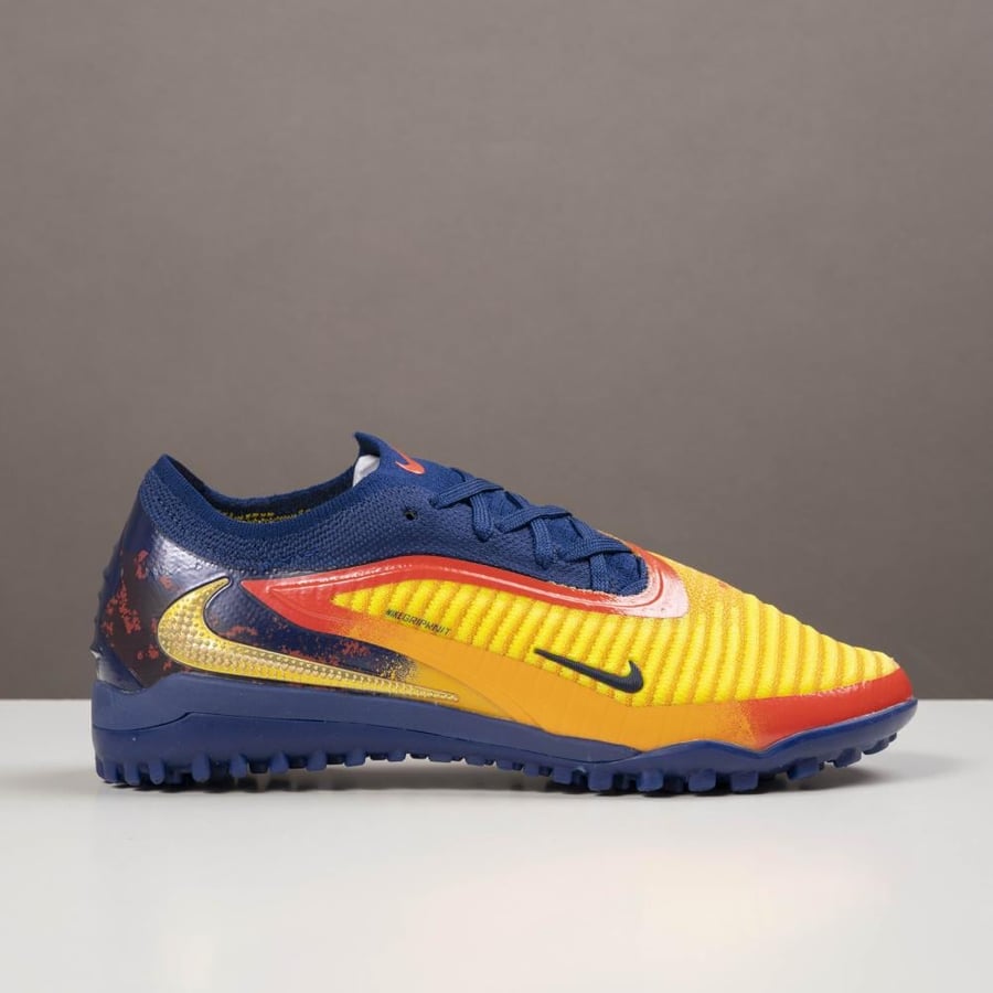 Nike soccer shoe