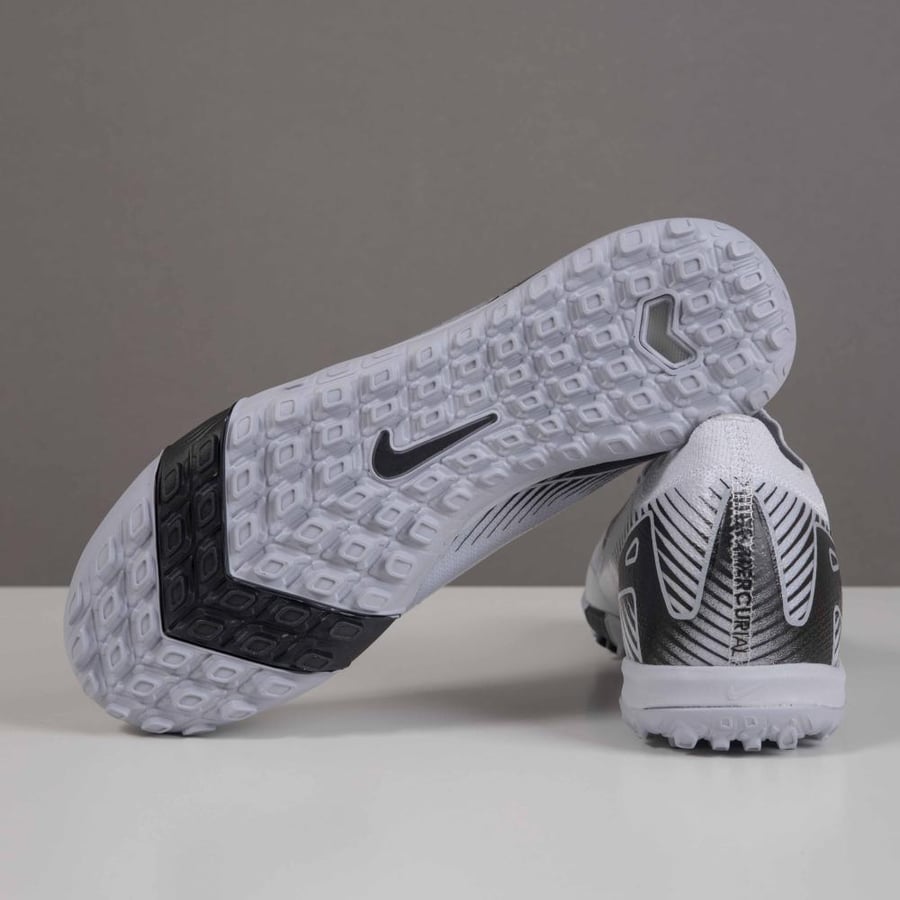 جزمة كرة قدم Nike
