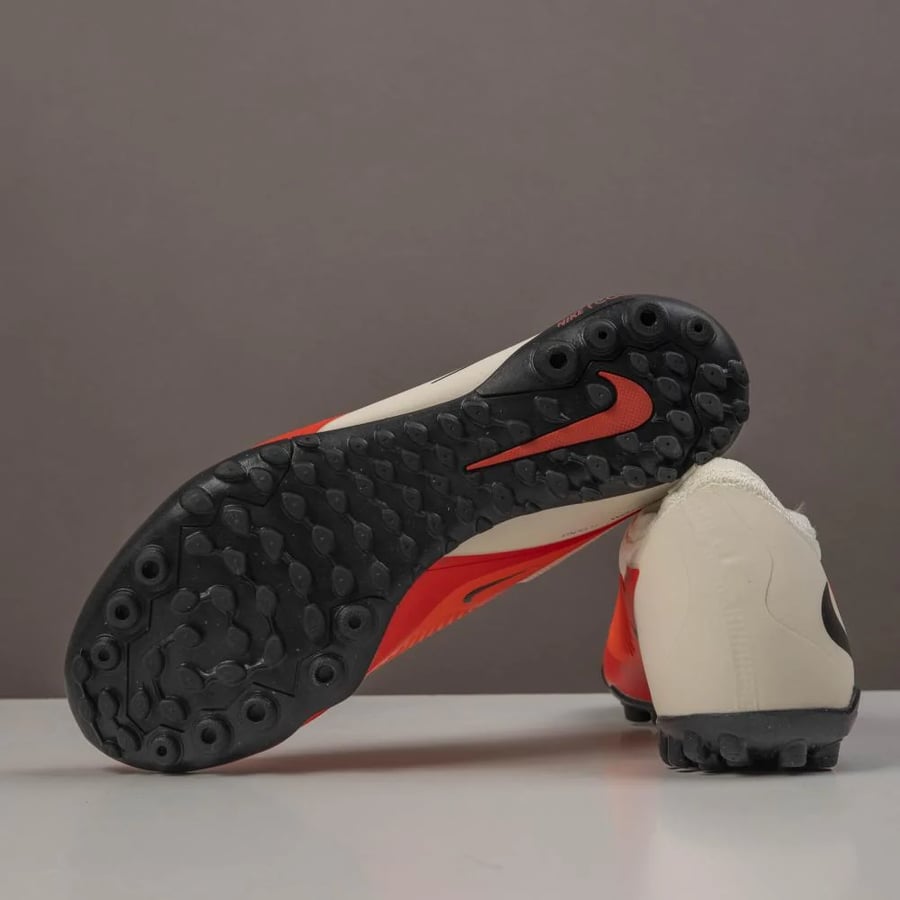 جزمة كرة قدم اطفال  Nike