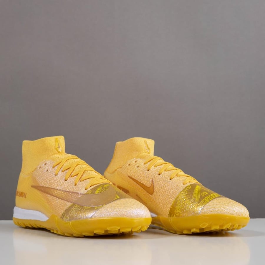 جزمة كرة قدم Nike