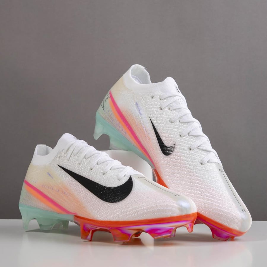 جزمة كرة قدم Nike