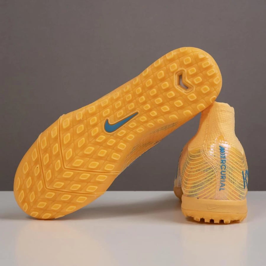 جزمة كرة قدم Nike
