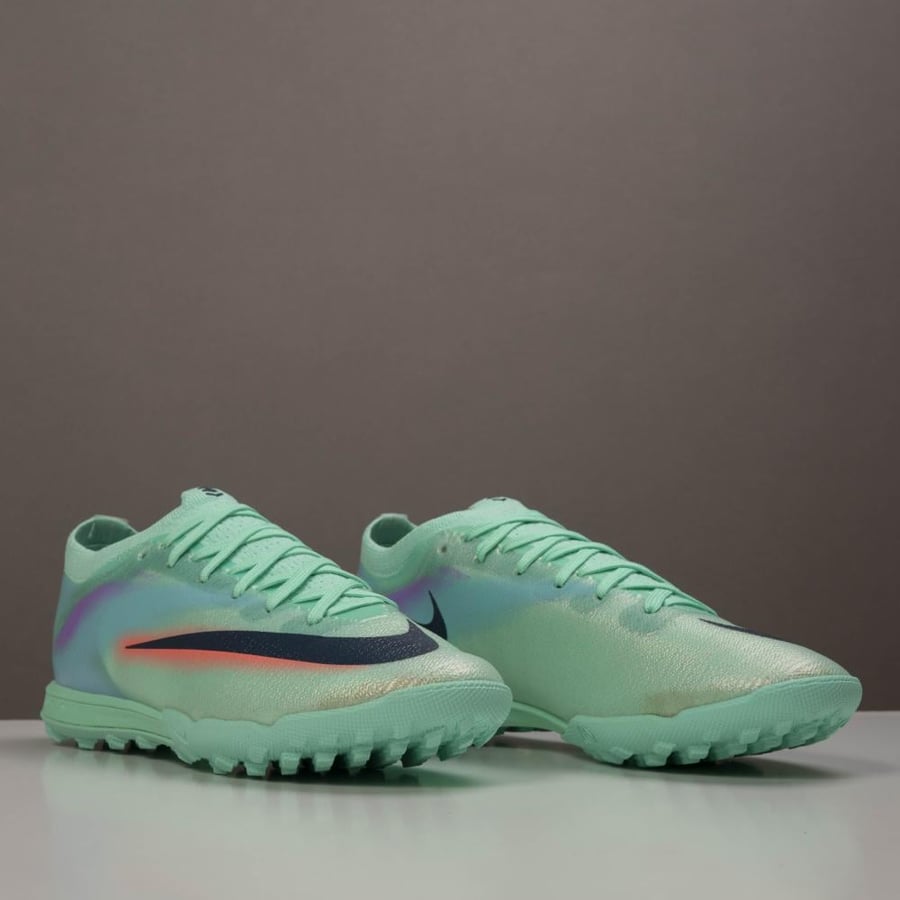 جزمة كرة قدم Nike