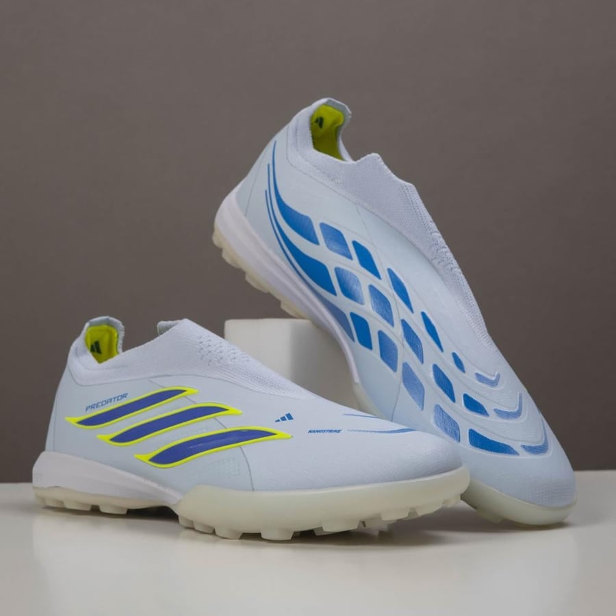 جزمة كرة قدم Adidas