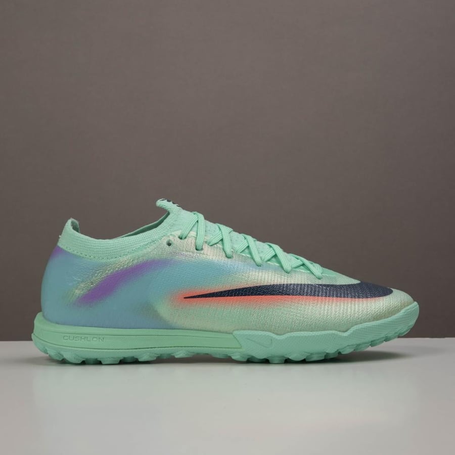 جزمة كرة قدم Nike