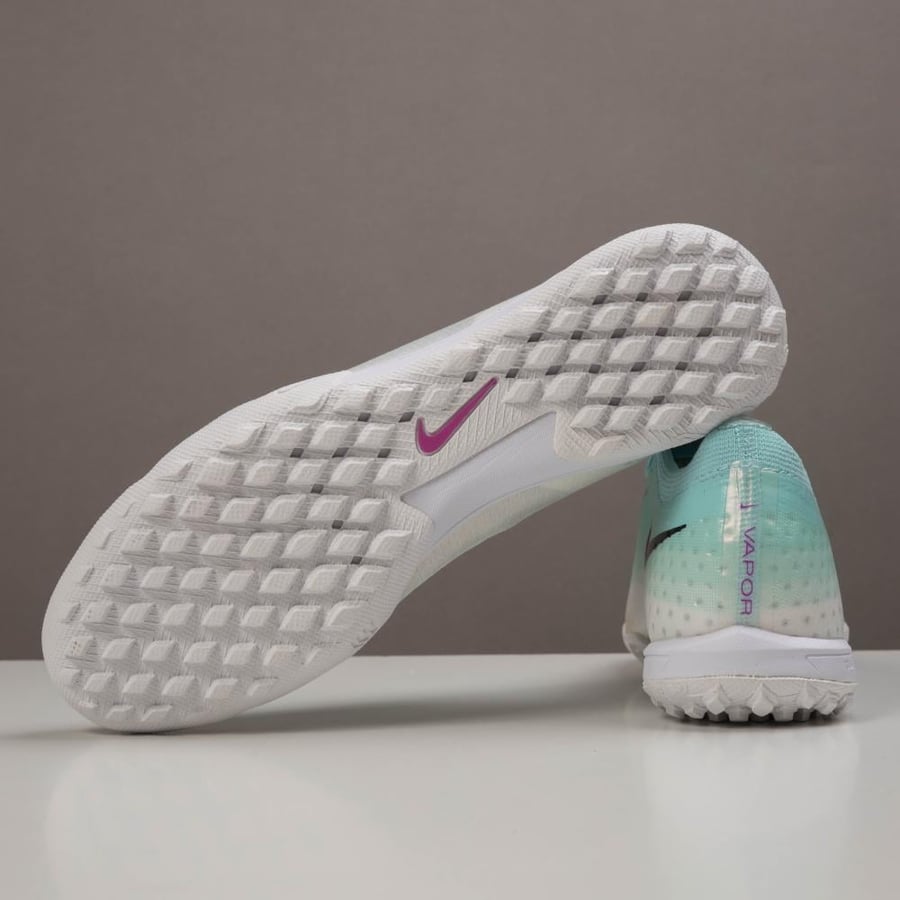 جزمة كرة قدم Nike