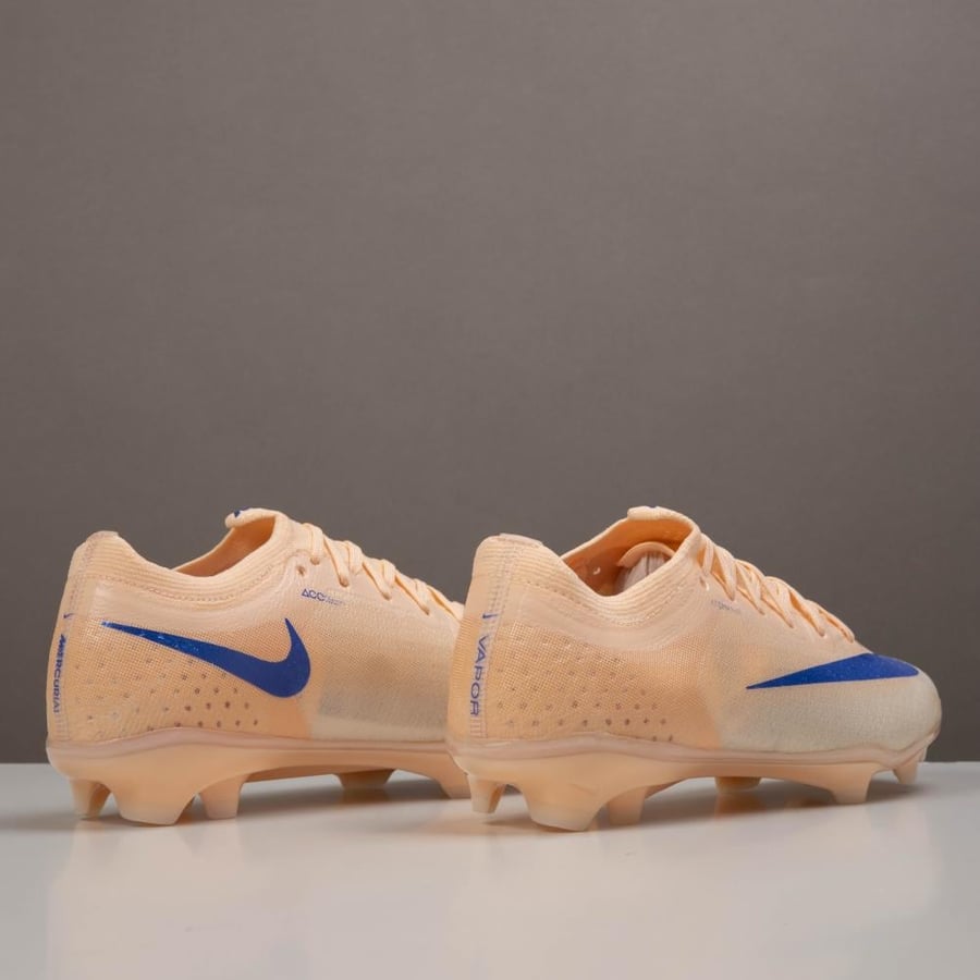 جزمة كرة قدم Nike