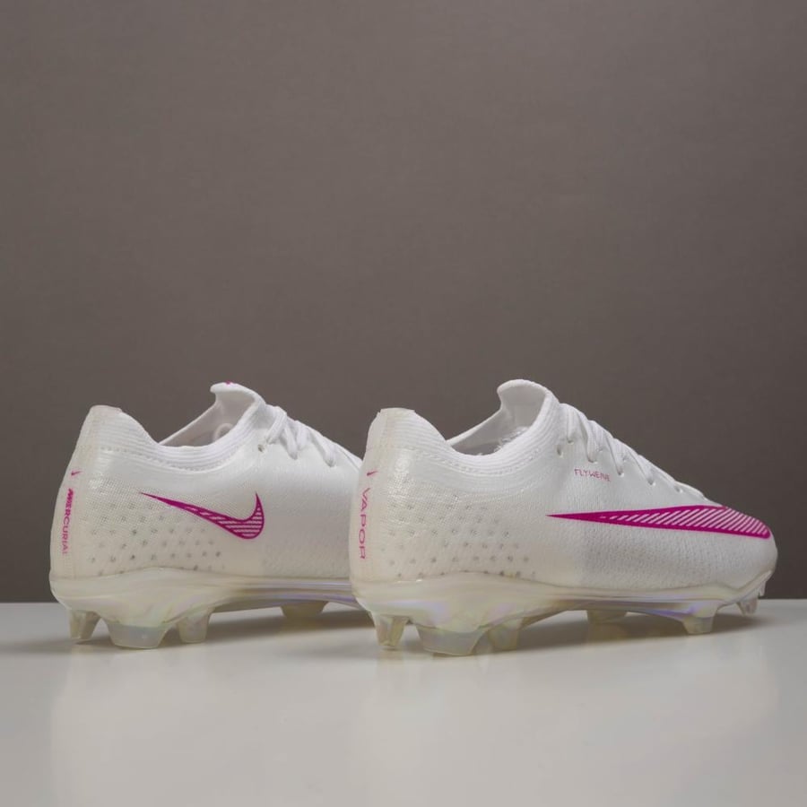 جزمة كرة قدم Nike