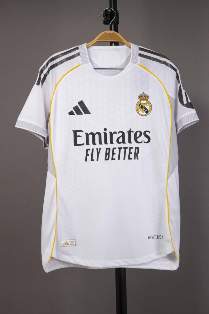 طقم ريال مدريد الاساسي 2025/2026