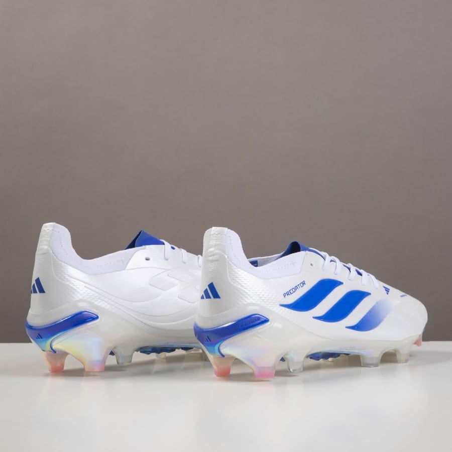 جزمة كرة قدم Adidas