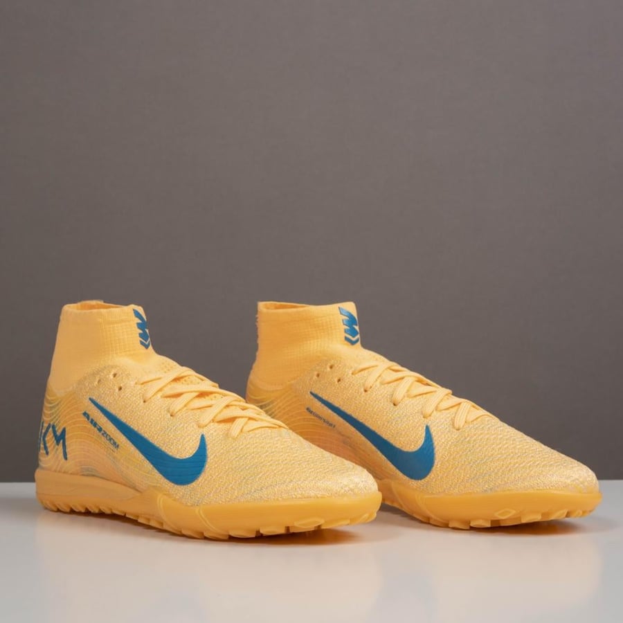 جزمة كرة قدم Nike