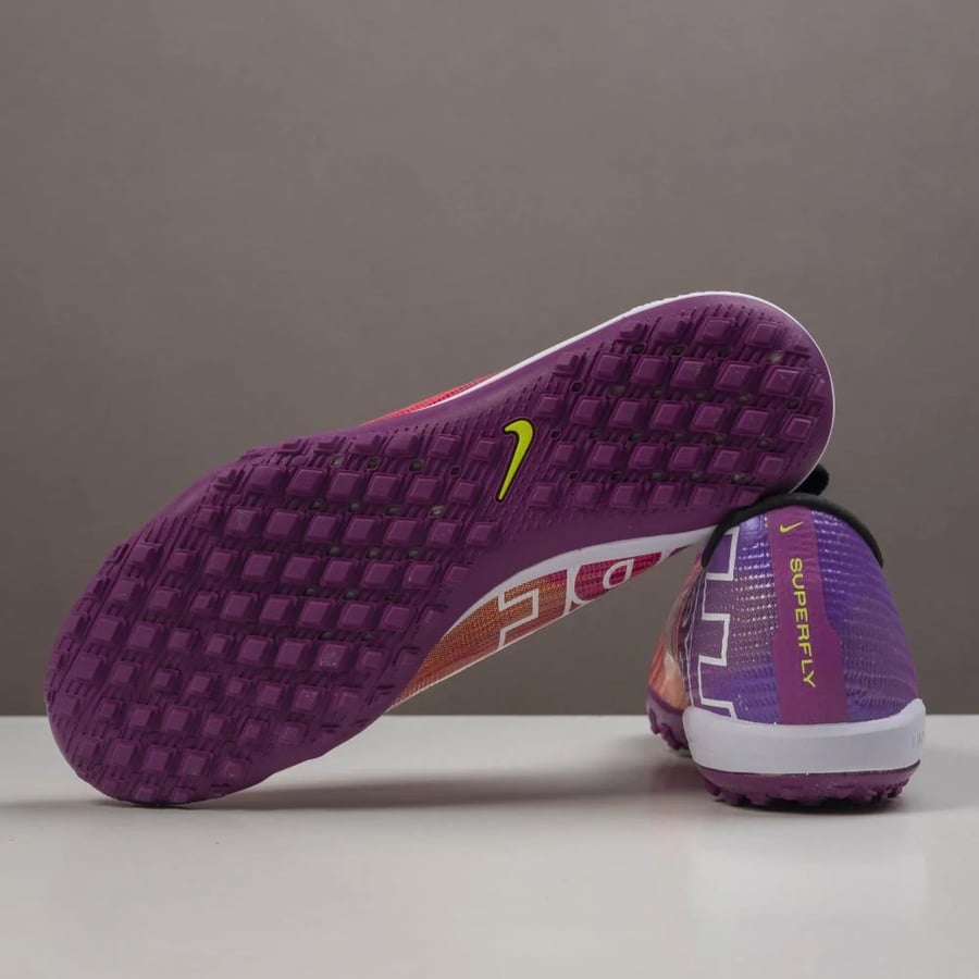 جزمة كرة قدم اطفال  Nike