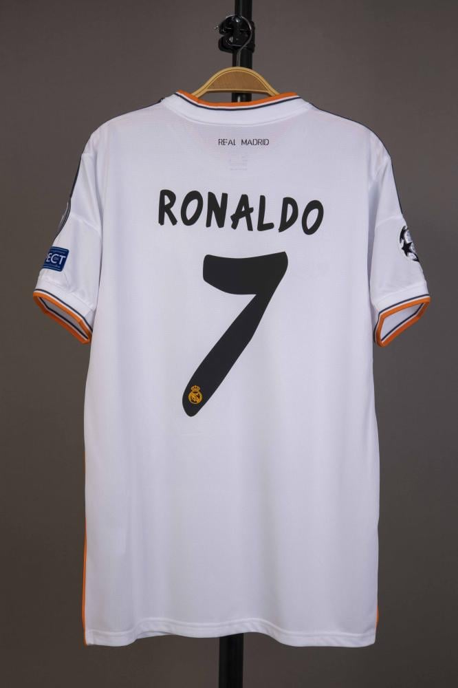 قميص ريال مدريد كلاسيك