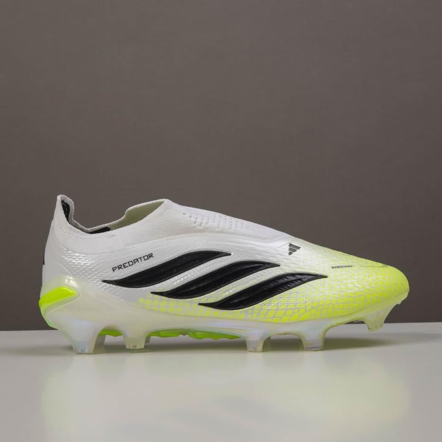 جزمة كرة قدم Adidas