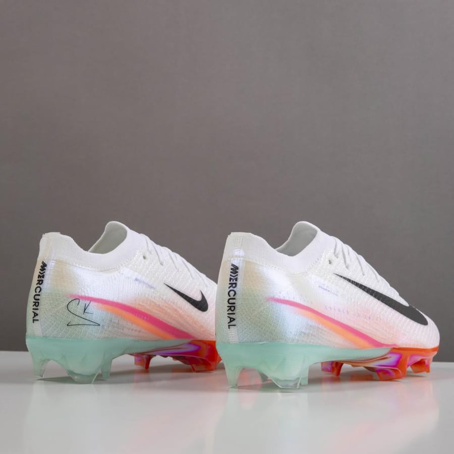 جزمة كرة قدم Nike