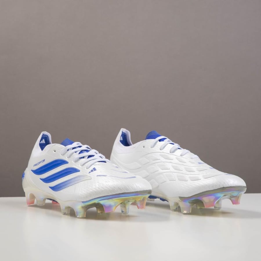 جزمة كرة قدم Adidas
