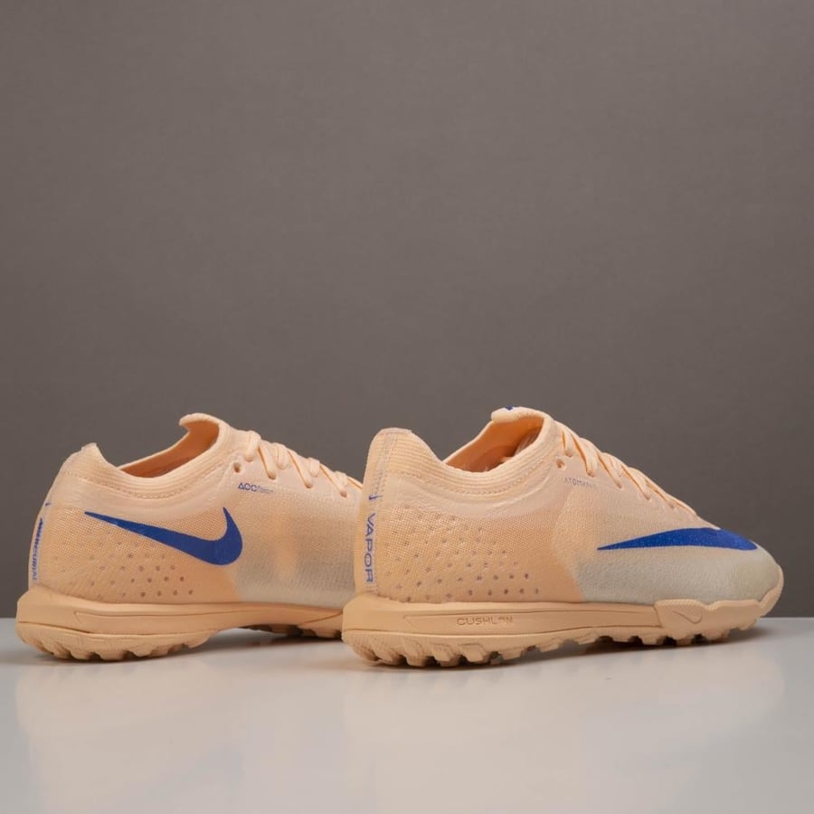 جزمة كرة قدم Nike