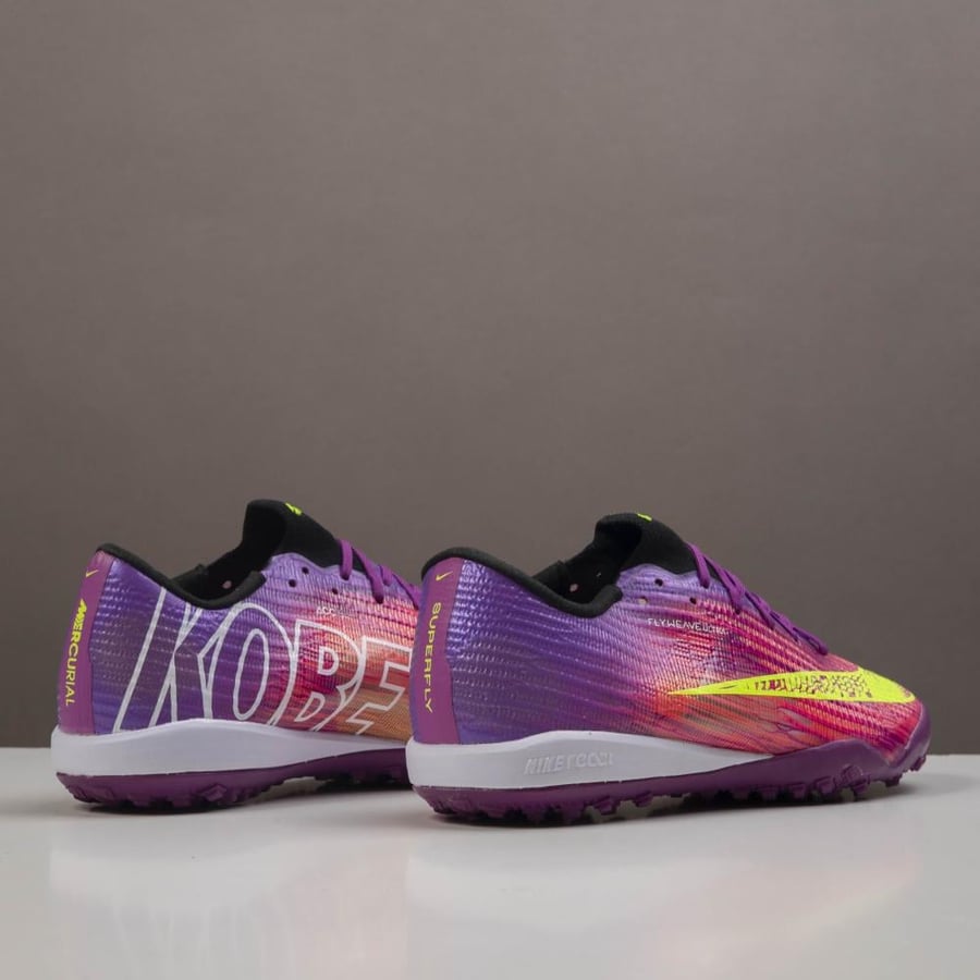 جزمة كرة قدم اطفال  Nike