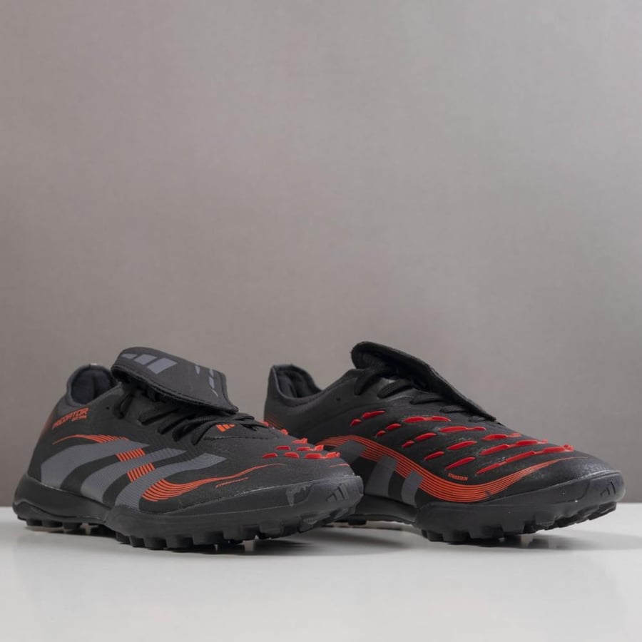 جزمة كرة قدم Adidas