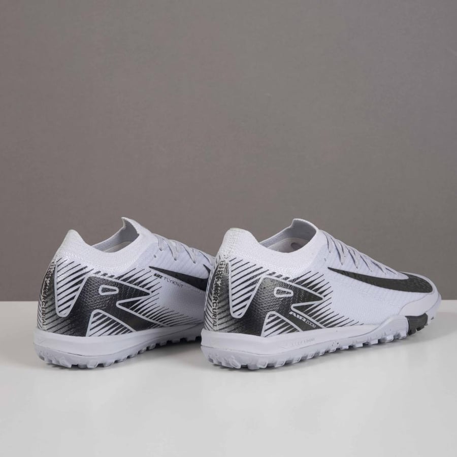 جزمة كرة قدم Nike