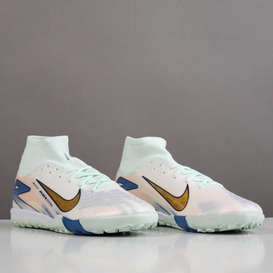 جزمة كرة قدم Nike